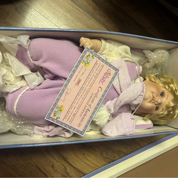 Cathay Collection Floral Box - Picture 5 of 5